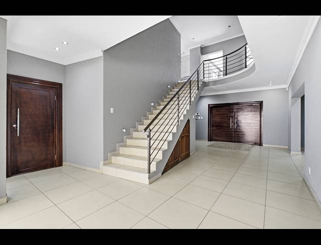 6 BEDROOM HOUSE FOR SALE IN BRYANSTON